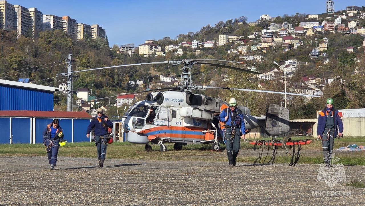 Пропавшего туриста уже вторые сутки ищут в горах Адыгеи — на его поиски направили вертолет Пропавшего туриста уже вторые сутки ищут в горах Адыгеи — на его поиски направили вертолет