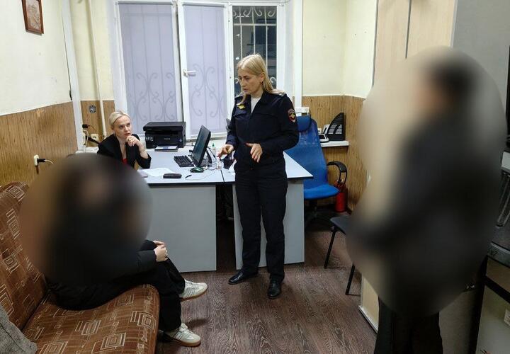 В Анапе установлены личности подростков, которые били по лицу девочку