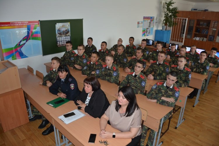 Транспортные полицейские провели для кадет антитеррористическую беседу