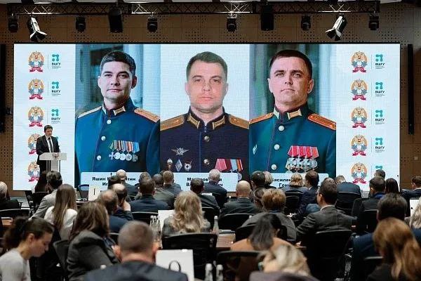 Глава Сочи Андрей Прошунин принял участие в семинаре для доверенных лиц наставников программы «Время героев»