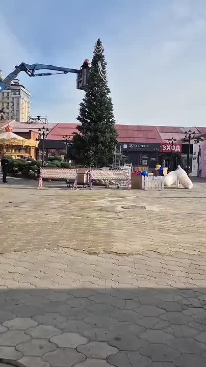 Краснодар продолжает наряжаться к празднику