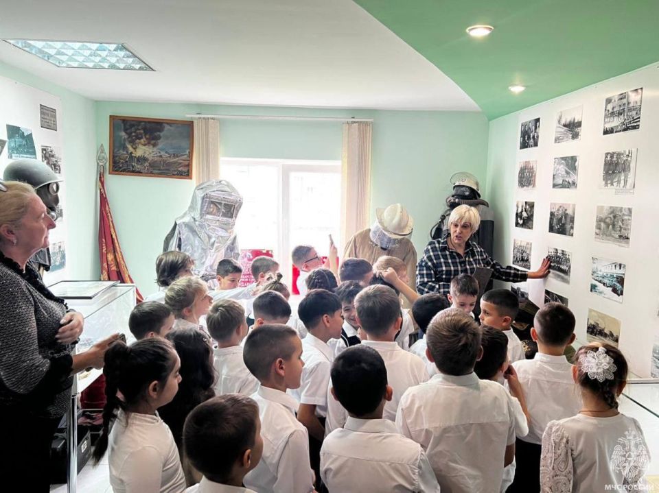 Огонь, техника и отвага: дети познакомились с работой спасателей