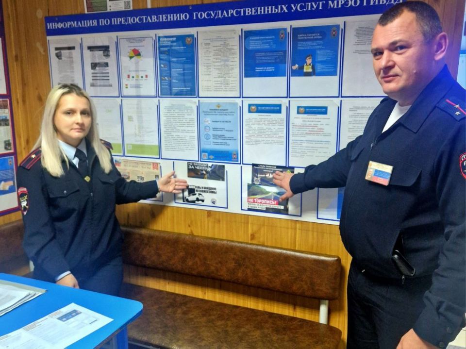 Сотрудники Госавтоинспекции совместно с сотрудниками МЭРО Госавтоинспекции по обслуживанию г. Армавира провели профилактическую акцию для кандидатов в водители "Знание ПДД – безопасность для всех!"