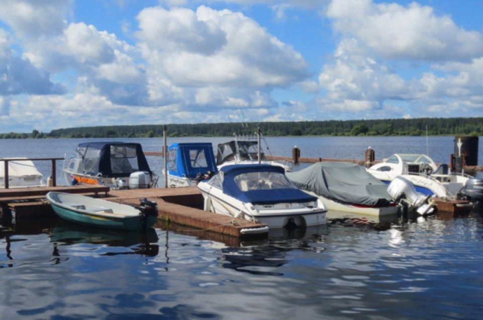По инициативе прокуратуры судом запрещена деятельность по эксплуатации базы стоянки маломерных судов в водоохранной зоне