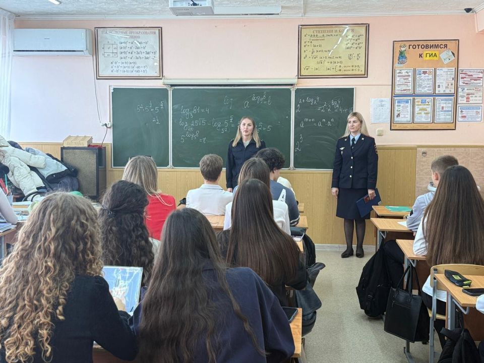 В Анапе транспортные полицейские провели для школьников антинаркотическую лекцию