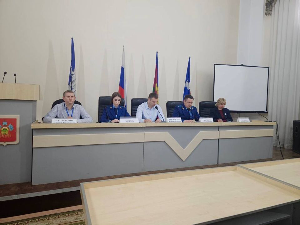 Белореченской межрайонной прокуратурой принято участие в учебно-методическом семинаре по вопросам соблюдения требований охраны труда и профилактики производственного травматизма