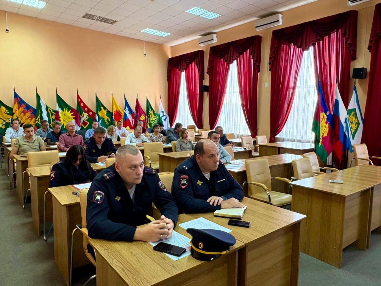 Прокуратурой Северского района принято участие в заседании комиссии администрации МО Северский район по обеспечению безопасности дорожного движения Прокуратурой Северского района принято участие в заседании комиссии администрации МО Северский район по обеспечению безопасности дорожного движения