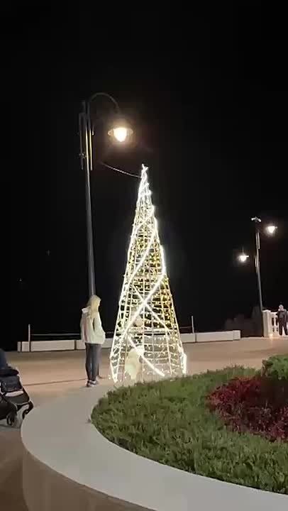 К Новому году уже украшают города Кубани