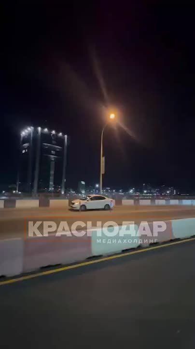 На Тургеневском мосту открыли для проезда отремонтированную половину