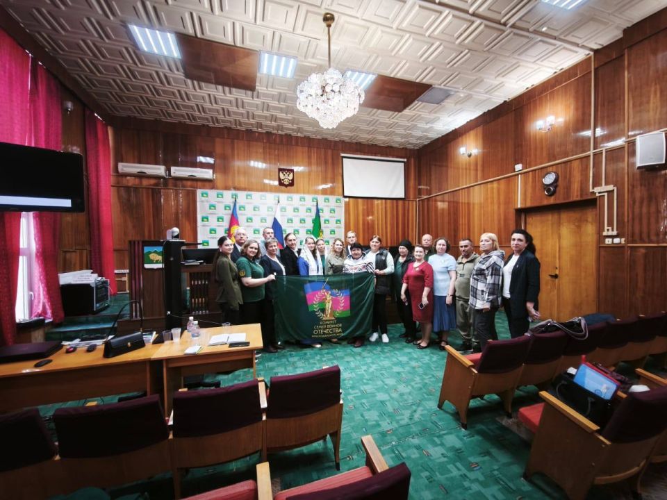 Работниками прокуратуры Мостовского района с участием руководителя Комитета семей воинов Отечества Краснодарского края проведена встреча с членами семей военнослужащих