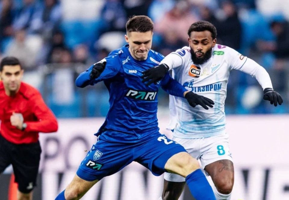 «Зенит» победил в гостях аутсайдера и возглавил РПЛ