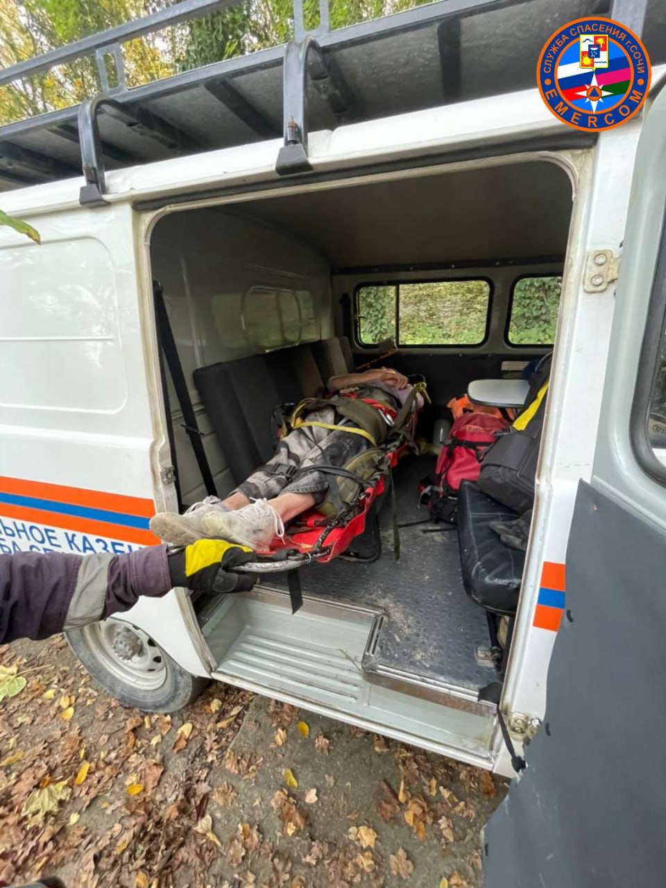 Женщина упала с крутого обрыва в Сочи — на помощь пришли спасатели Женщина упала с крутого обрыва в Сочи — на помощь пришли спасатели