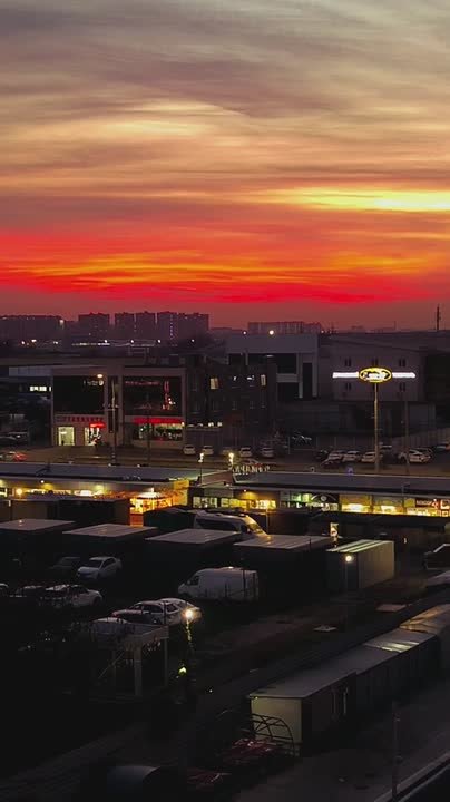 Сегодня бабье лето в последний раз взмахнёт золотым крылом