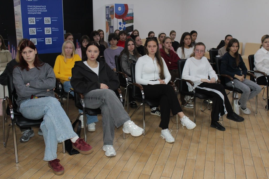 Новороссийские полицейские и общественники провели профилактическую встречу со студентами города по вопросам незаконного оборота наркотиков Новороссийские полицейские и общественники провели профилактическую встречу со студентами города по вопросам незаконного оборота наркотиков