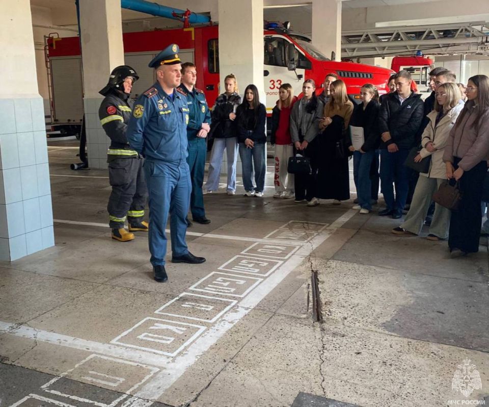 Огонь — не шутка: студенты познакомились с профессией пожарного