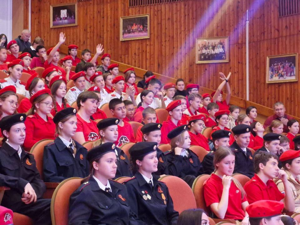 Прокуратурой г. Новороссийска совместно с представителями полевого учреждения Центрального Банка России и сотрудниками УМВД России по г. Новороссийску была проведена разъяснительная беседа с юнармейцами, посвящённая вопросам...