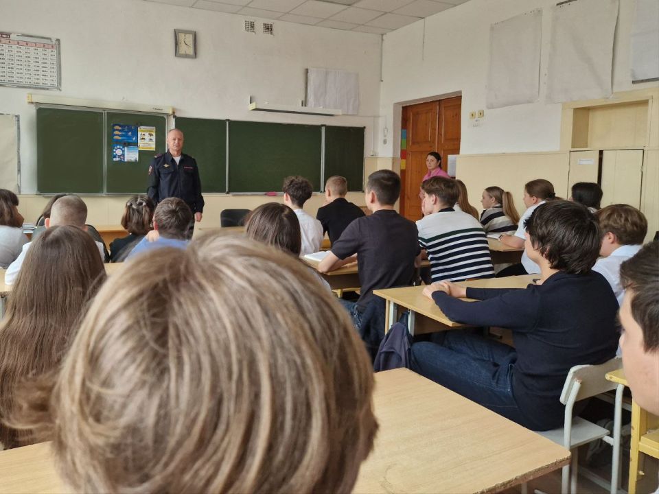 Начальник отдела Госавтоинспекции провел мероприятие «Безопасные советы» для старшеклассников в МБОУ СОШ № 2 г.Армавира