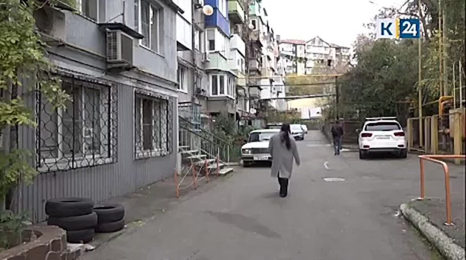 Мужчина, который выстрелил в сторону ребенка в Туапсе, и раньше вел себя агрессивно, говорят местные