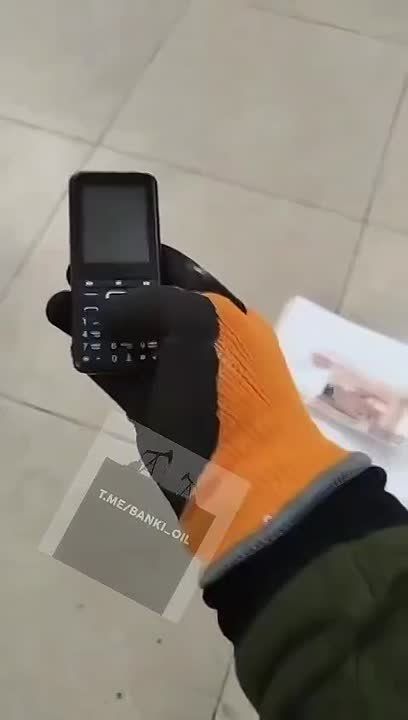 Россиянам продемонстрировали на примере, чем опасно поднимать предметы с земли