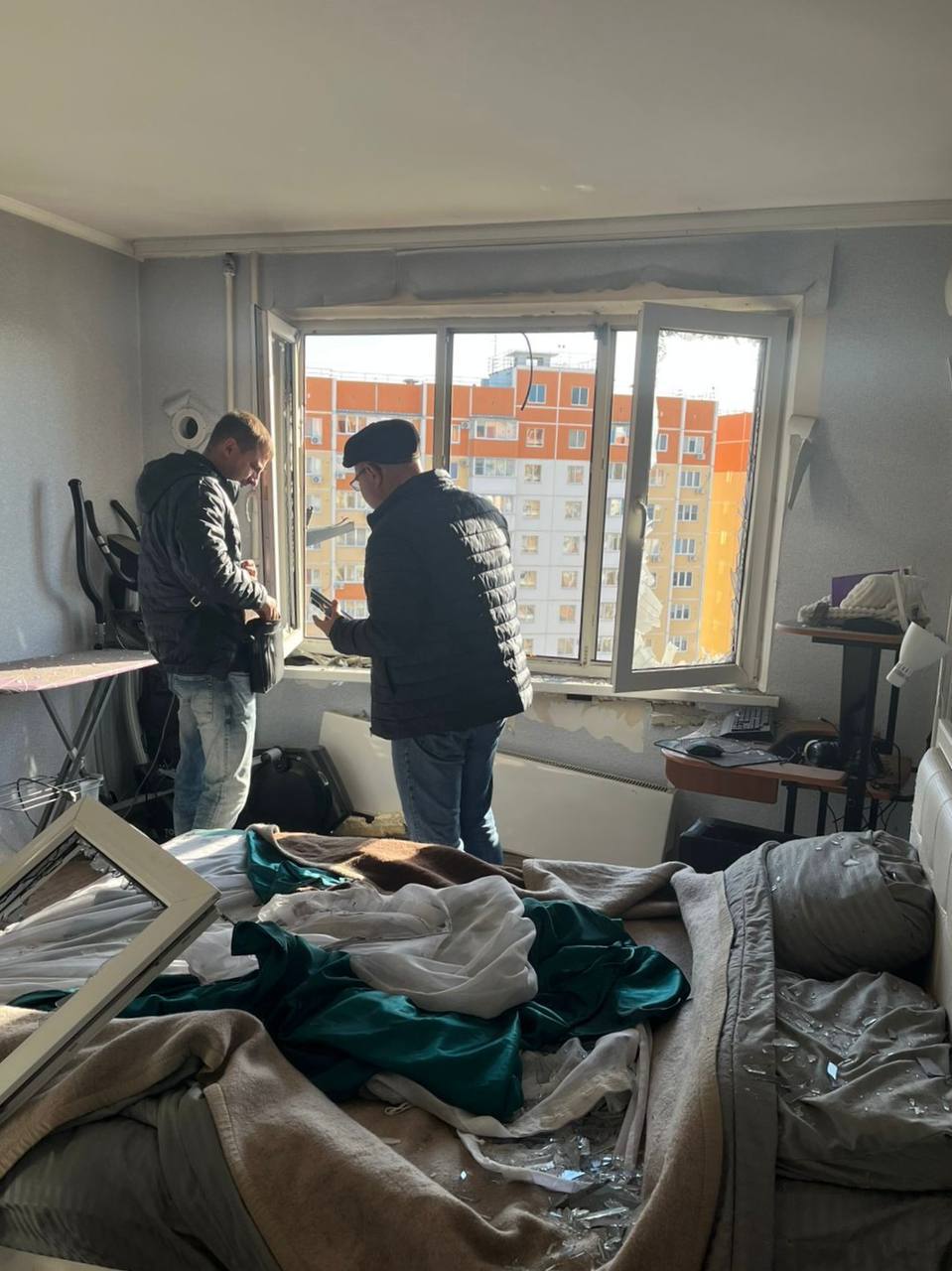 Андрей Кравченко: Рабочие группы продолжают поквартирный обход домов, пострадавших в результате атаки БПЛА