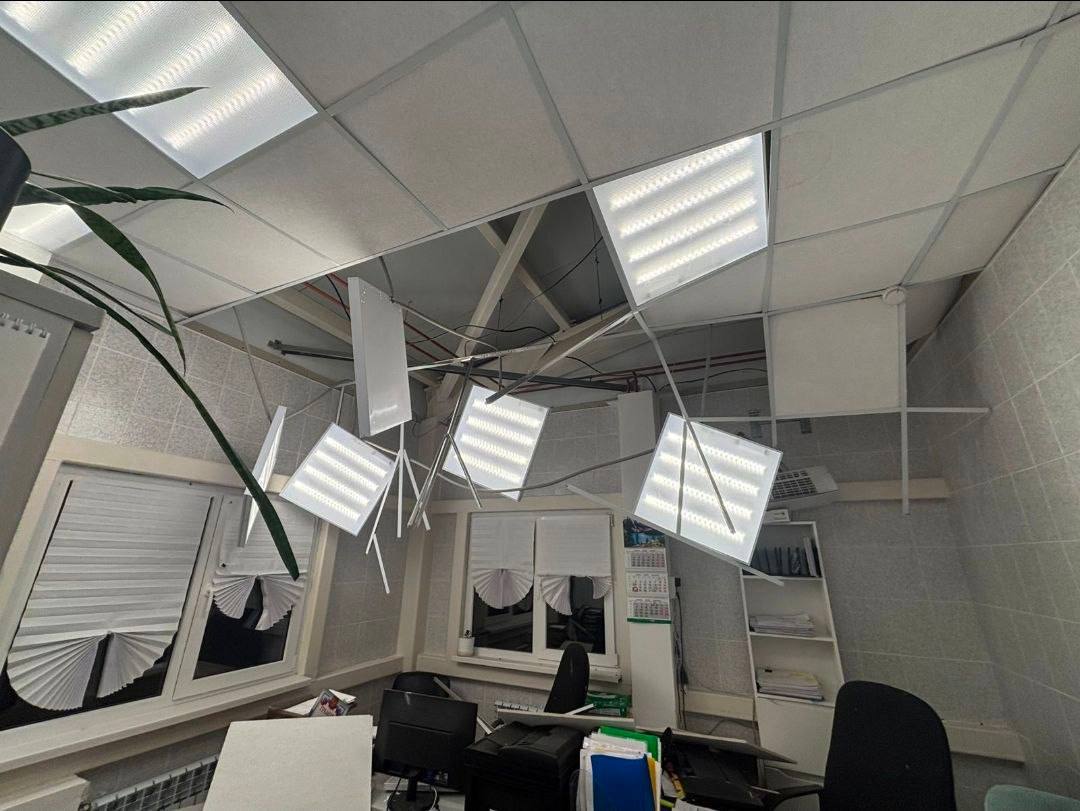 Андрей Кравченко: Рабочие группы продолжают поквартирный обход домов, пострадавших в результате атаки БПЛА Андрей Кравченко: Рабочие группы продолжают поквартирный обход домов, пострадавших в результате атаки БПЛА