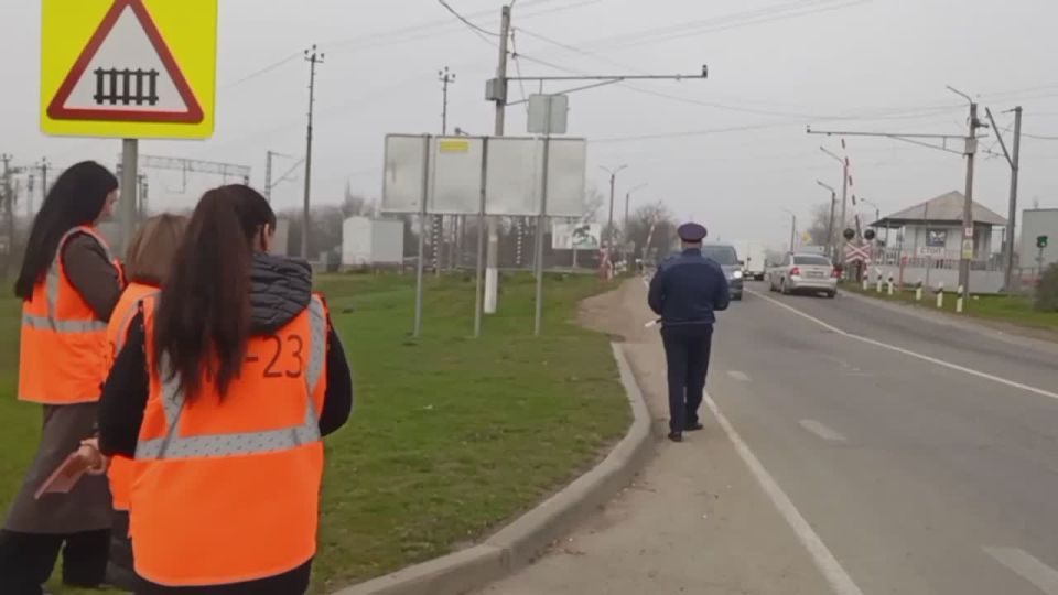 В Крымском районе продолжается месячник безопасности на железнодорожных переездах