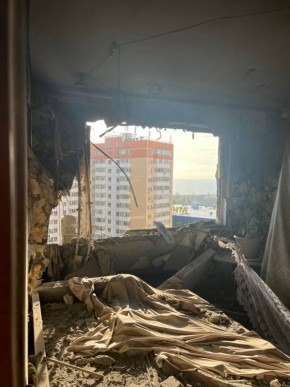 Минимум 20 квартир, 15 частных домов, спортивная школа и городская поликлиника повреждены в Новороссийске в результате атаки ВСУ, сообщил мэр Андрей Кравченко