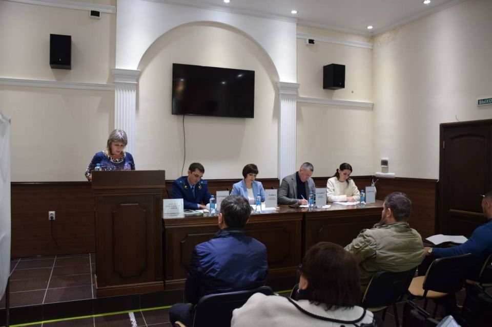 Заместителем прокурора Апшеронского района Сергеем Съемщиковым принято участие в очередной сессии Совета Апшеронского городского поселения Апшеронского района