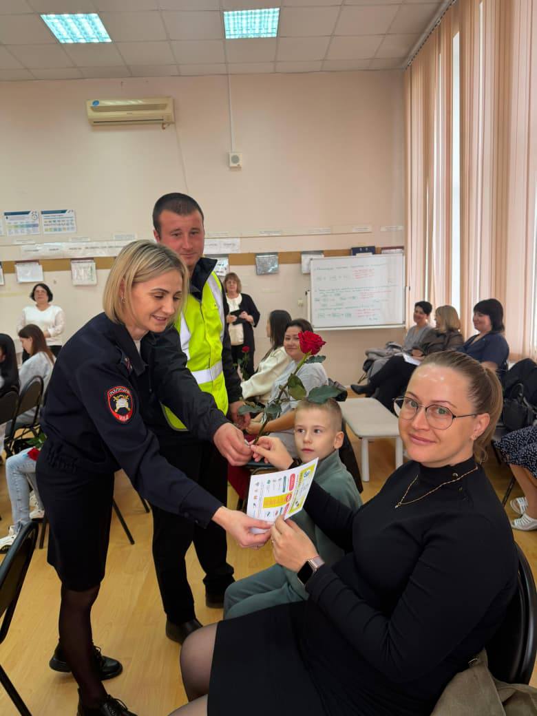 Сотрудники Госавтоинспекции Мостовского района в преддверии Дня матери посетили женскую консультацию Сотрудники Госавтоинспекции Мостовского района в преддверии Дня матери посетили женскую консультацию