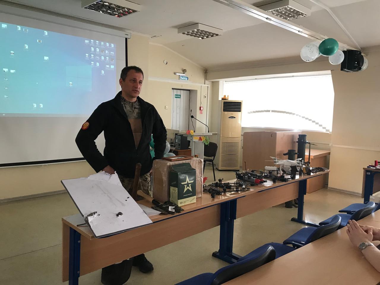 Военные подвиги разных эпох: новороссийские школьники и студенты встретились с волонтёрами СВО и вспомнили героев Великой Отечественной войны 1941-1945 годов Военные подвиги разных эпох: новороссийские школьники и студенты встретились с волонтёрами СВО и вспомнили героев Великой Отечественной войны 1941-1945 годов