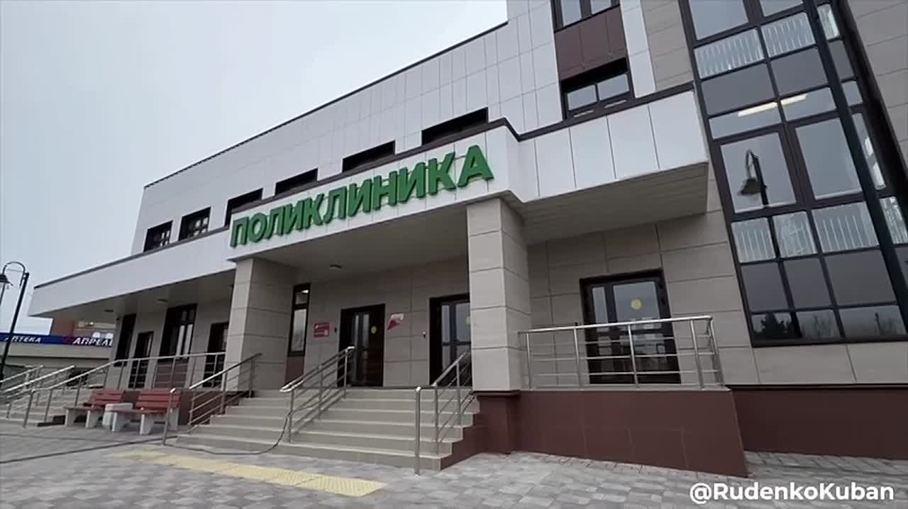 Вице-губернатор края Александр Руденко осмотрел детскую поликлинику в Староминской