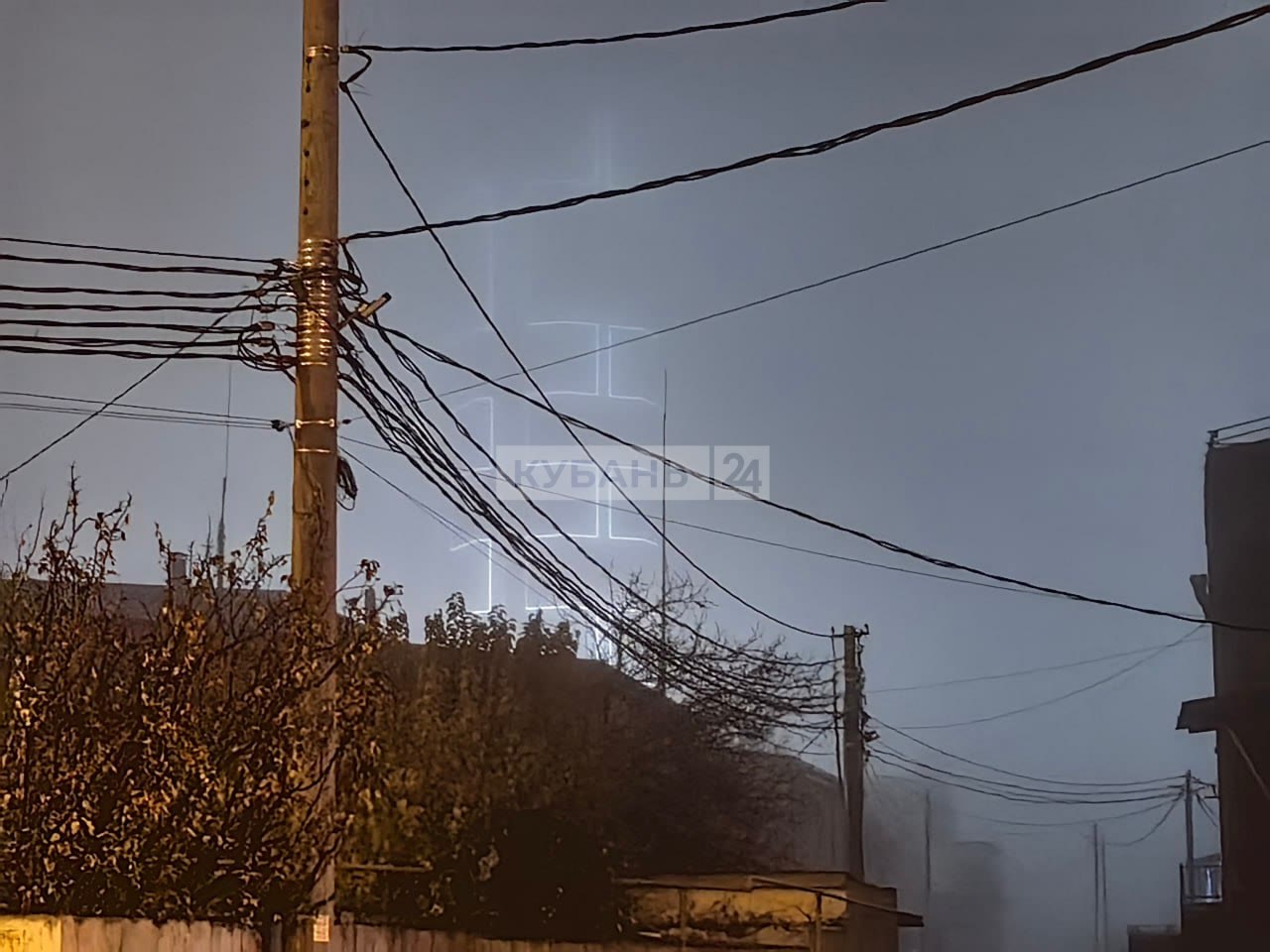 Густой утренний туман снова опустился на Кубань