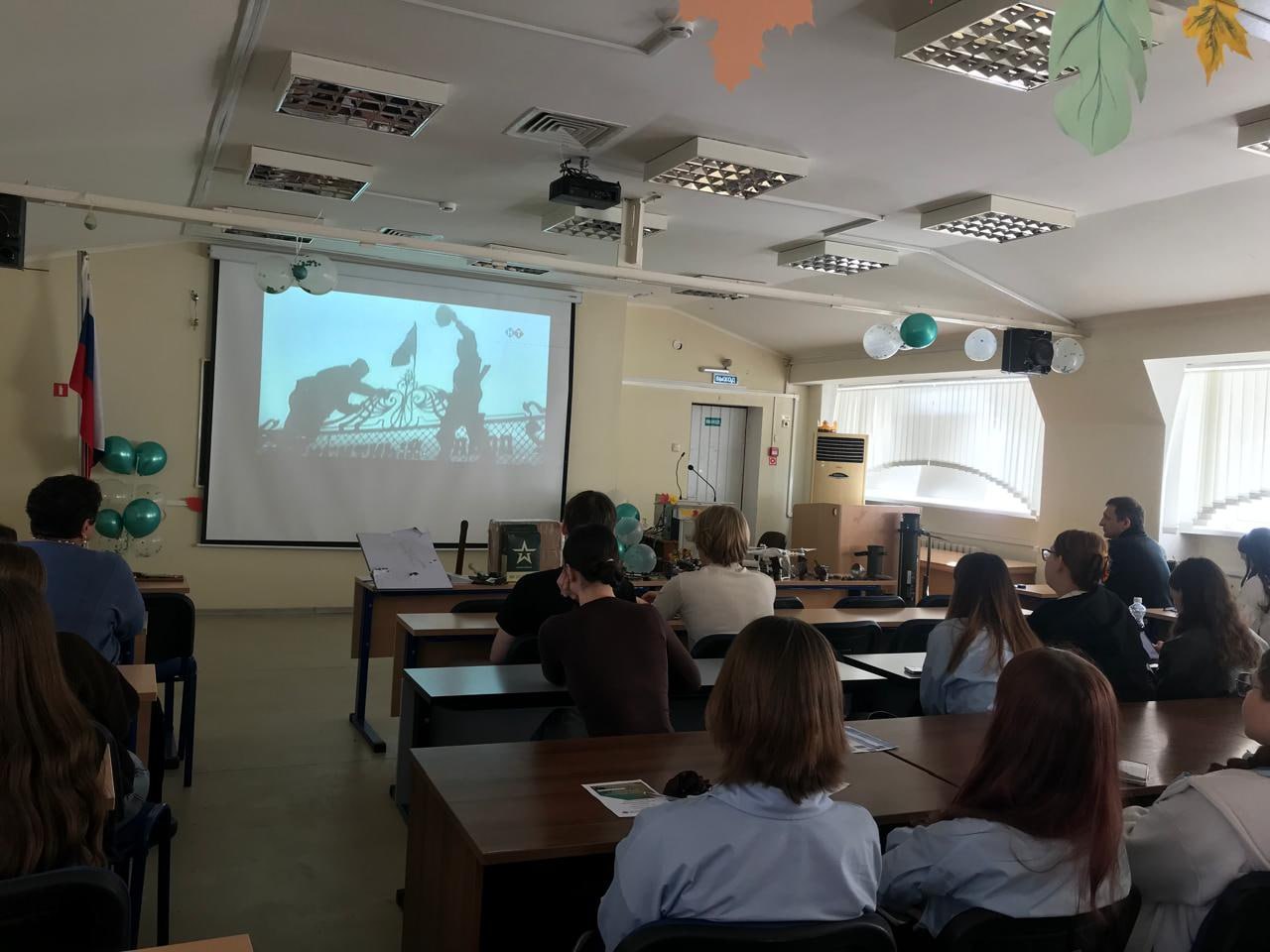 Военные подвиги разных эпох: новороссийские школьники и студенты встретились с волонтёрами СВО и вспомнили героев Великой Отечественной войны 1941-1945 годов Военные подвиги разных эпох: новороссийские школьники и студенты встретились с волонтёрами СВО и вспомнили героев Великой Отечественной войны 1941-1945 годов