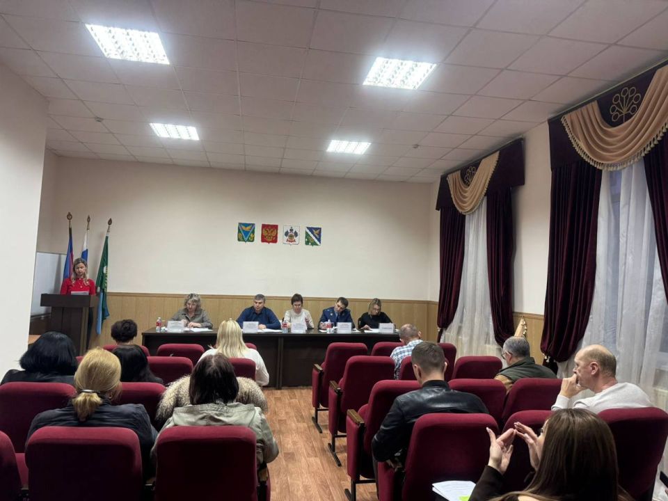 Заместителем прокурора Апшеронского района Сергеем Съемщиковым принято участие в очередной сессии Совета Хадыженского городского поселення Апшеронского района