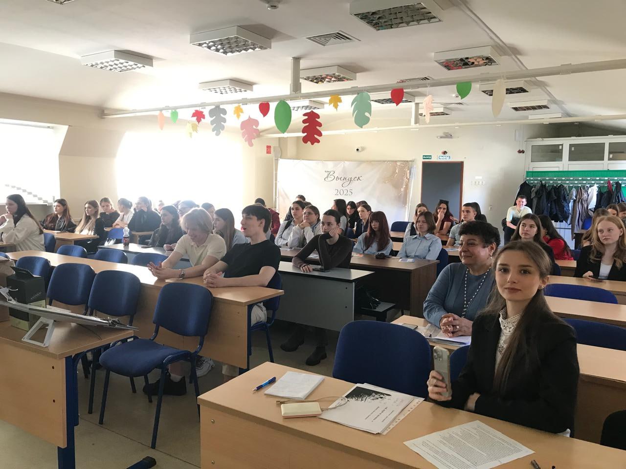 Военные подвиги разных эпох: новороссийские школьники и студенты встретились с волонтёрами СВО и вспомнили героев Великой Отечественной войны 1941-1945 годов Военные подвиги разных эпох: новороссийские школьники и студенты встретились с волонтёрами СВО и вспомнили героев Великой Отечественной войны 1941-1945 годов