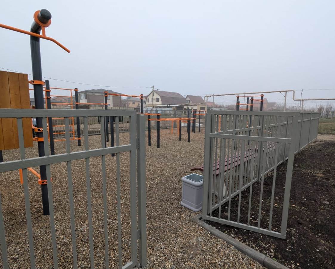 В Ейске завершено строительство воркаут-площадки