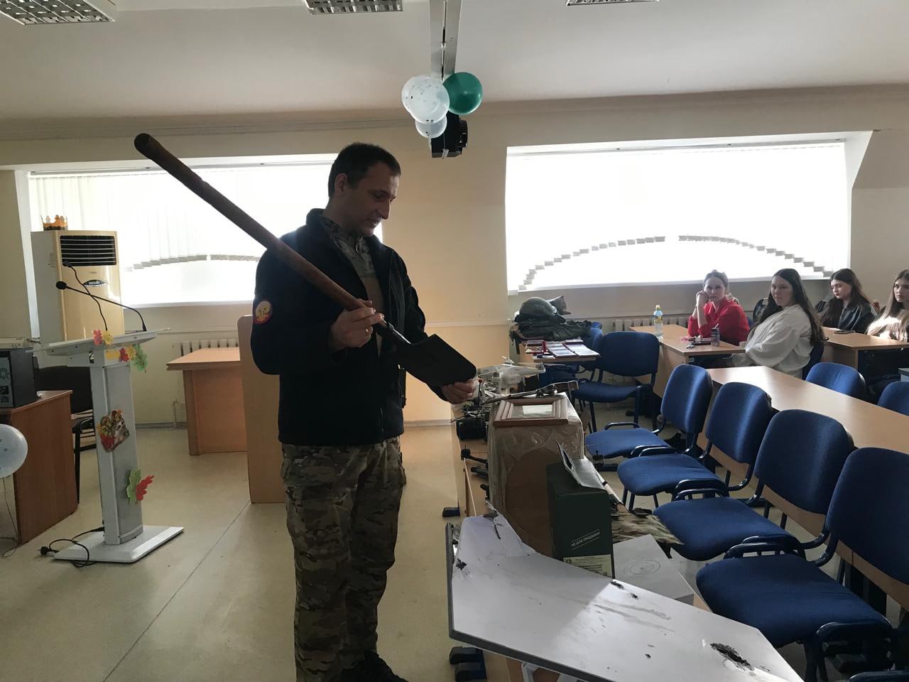 Военные подвиги разных эпох: новороссийские школьники и студенты встретились с волонтёрами СВО и вспомнили героев Великой Отечественной войны 1941-1945 годов Военные подвиги разных эпох: новороссийские школьники и студенты встретились с волонтёрами СВО и вспомнили героев Великой Отечественной войны 1941-1945 годов