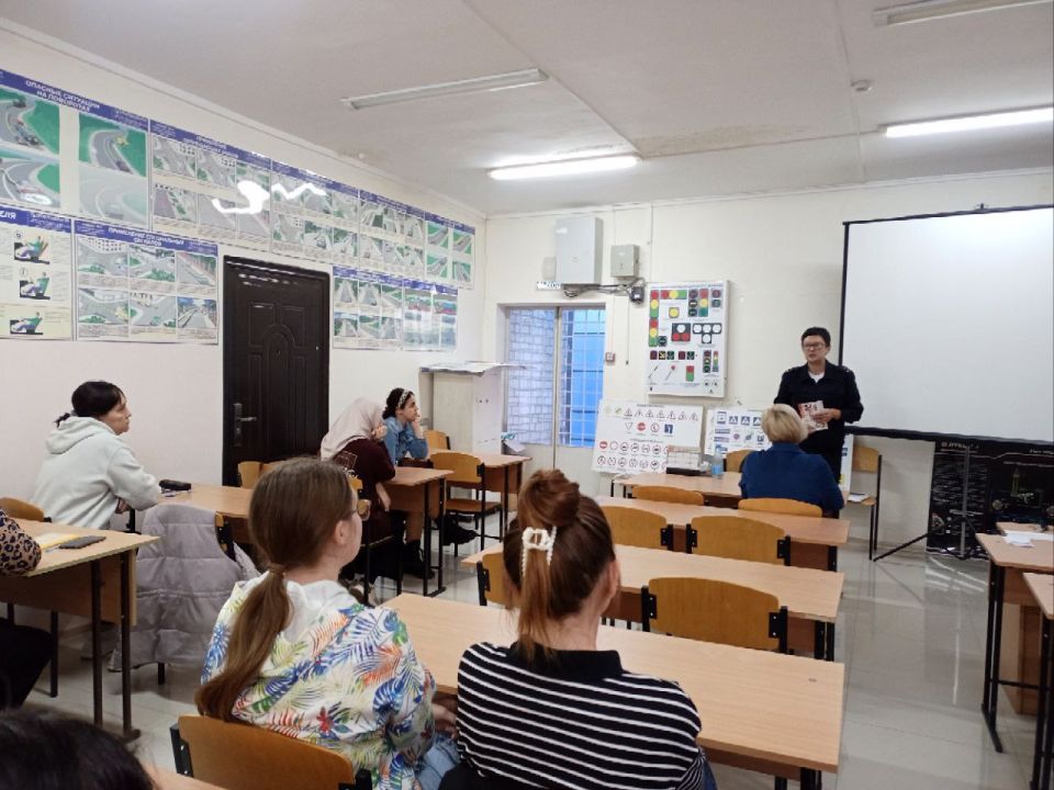 В Крымском районе автоинспекторы встретились с будущими водителями