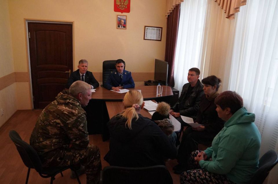 Прокуратурой Приморско-Ахтарского района проведен выездной прием членов семей участников СВО в территориально отдаленном населенном пункте х. Свободном