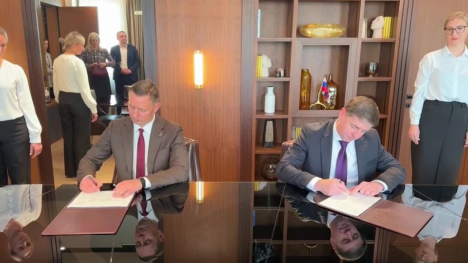 Андрей Кравченко: Совместно с руководителем департамента потребительской сферы Краснодарского края Романом Сергеевичем Куринным подписали план мероприятий по развитию городской торговой инфраструктуры