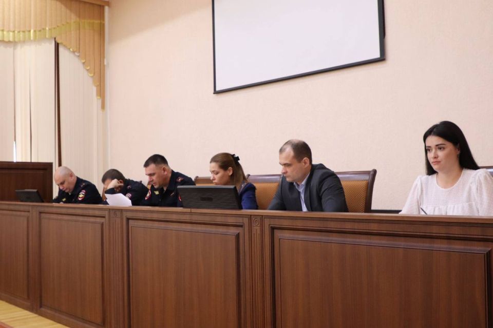 Прокуратурой Динского района принято участие в заседании комиссии администрации муниципального образования Динской район по обеспечению безопасности дорожного движения