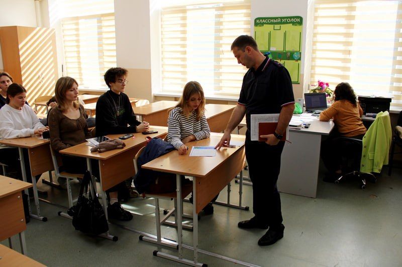 В Сочи транспортные полицейские рассказали студентам и старшеклассникам о поступлении в вузы МВД России