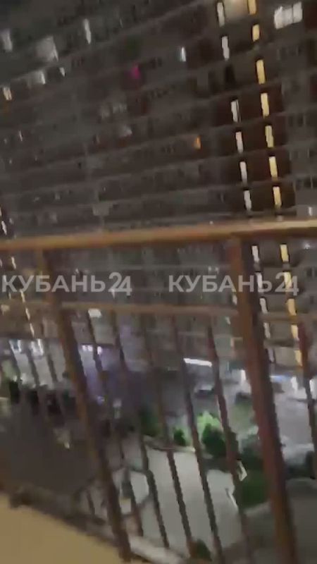 Она воет там уже четвертый день