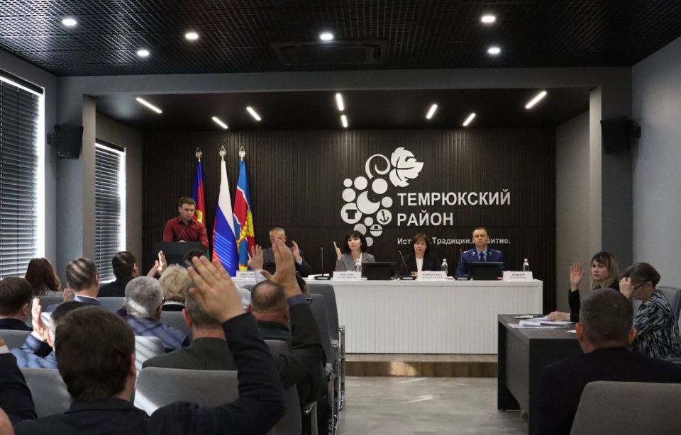 Прокурор района Роман Швецов принял участие в заседании сессии Совета муниципального образования Темрюкский район
