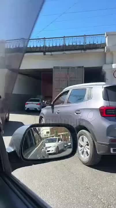 Мост "дураков" все?. На Вишняковском мосту в Краснодаре установят ограничители высоты В районе моста появятся три ограничителя: два на Ставропольской улице и один на улице Вишняковой, за 200 метров до конструкции