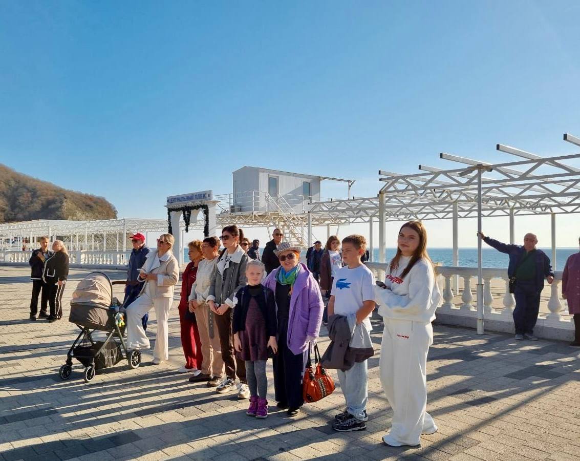 Музыкальные выходные. На зимних пляжах Большого Геленджика по выходным идут концерты и программы на свежем воздухе – выступают творческие коллективы курорта, работают интерактивы для детей и взрослых Музыкальные выходные. На зимних пляжах Большого Геленджика по выходным идут концерты и программы на свежем воздухе – выступают творческие коллективы курорта, работают интерактивы для детей и взрослых