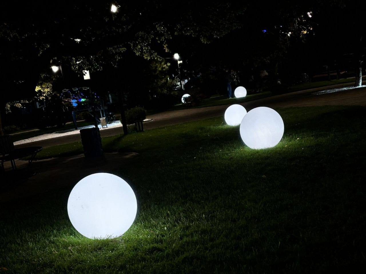 Андрей Кравченко: Сквер имени Чайковского продолжает преображаться: здесь появились новые световые арт-объекты Андрей Кравченко: Сквер имени Чайковского продолжает преображаться: здесь появились новые световые арт-объекты