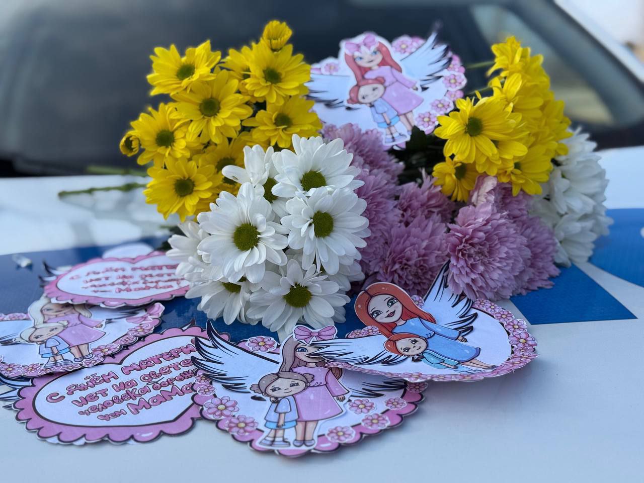 Сотрудники Госавтоинспекции Староминского района и ЮИДовцы средней школы №4 провели акцию «Пусть всегда будут Мамы!»