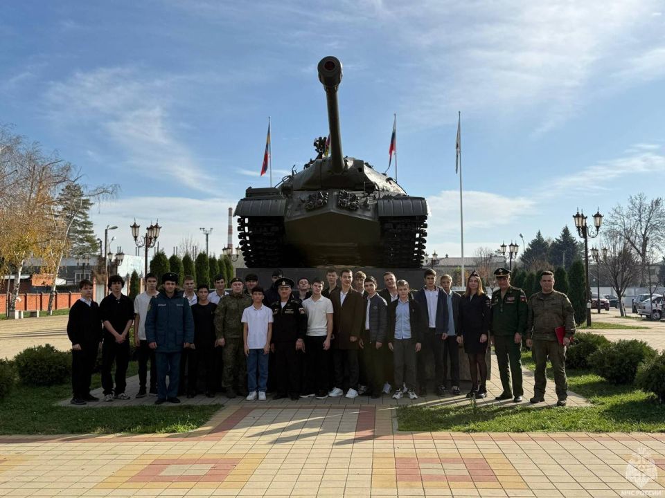 Огонь: друг или враг?: встреча с пожарными в клубе «Вятич»