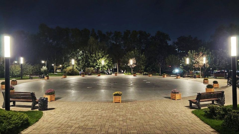 Андрей Кравченко: Сквер имени Чайковского продолжает преображаться: здесь появились новые световые арт-объекты